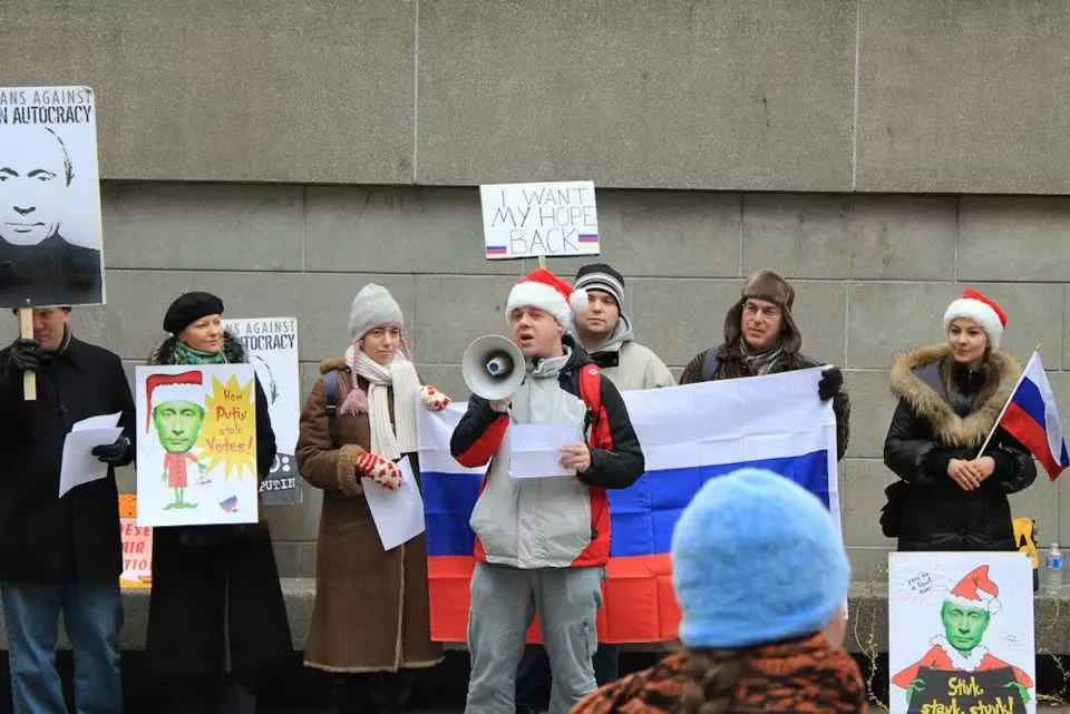 Reading Boris Nemtsov&#x27;s message of support for the Russian community in Toronto protesting Russian "elections" results in Dec 2011.